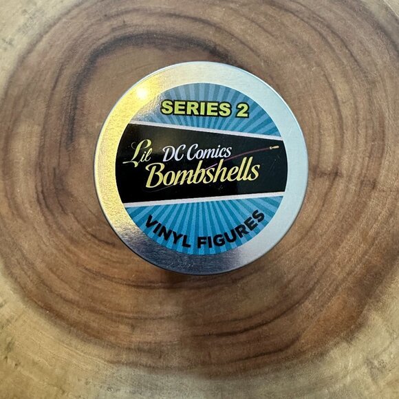 Lil' DC Comics Bombshell Mystery Batgirl - Picture 5 of 7